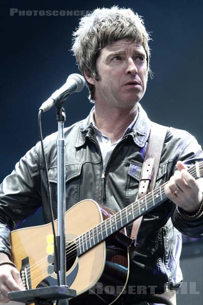 NOEL GALLAGHER'S HIGH FLYING BIRDS - 2012-08-25 - SAINT CLOUD - Domaine National - Grande Scene - 